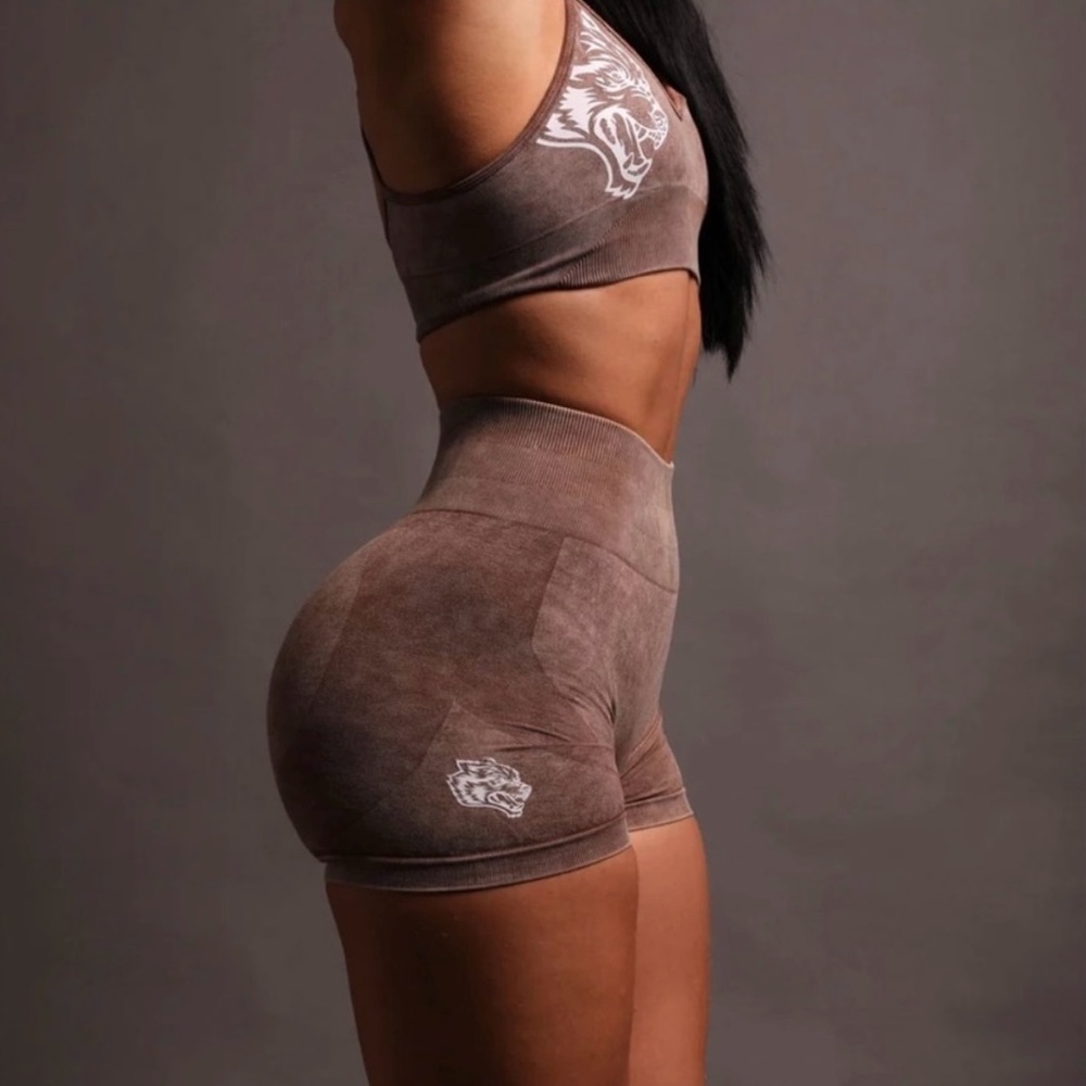 DARC SPORT EVERSON SEAMLESS SHORTS IN DESERT DUST MINERAL WASH SIZE SMALL!!